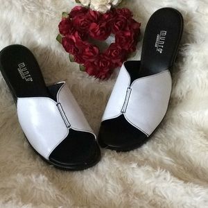 NWT.Munro  Sandals